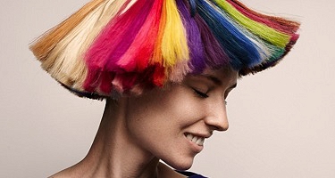 Bajecznie kolorowe włosy – odważ się i zaszalej!