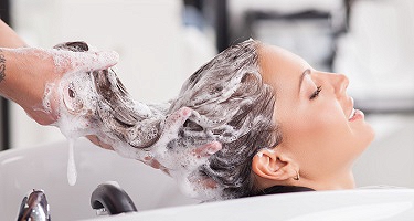 Jaki szampon do włosów przetłuszczających się? Ranking, opinie